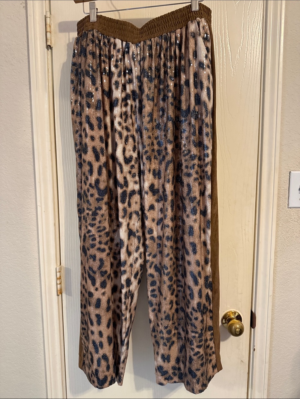 Davi & Dani Leopard Print sequin Wide-Leg Pants - Brown